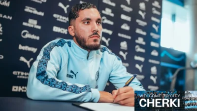 Kejutan Kontroversial Rayan Cherki: Mengganti Kaos Liverpool di Bangku Cadangan, Fans City Meletup!