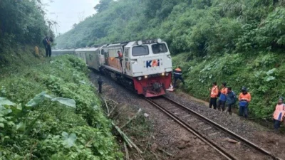 Kereta Api Ciremai Terjebak Longsor di Bandung Barat, Penumpang Selamat Semua