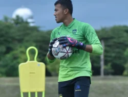 Kiper Persib Teja Pulang Kampung, Siap Bawa Persib Raih Poin Penting di Tanah Kelahiran