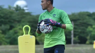 Kiper Persib Teja Pulang Kampung, Siap Bawa Persib Raih Poin Penting di Tanah Kelahiran