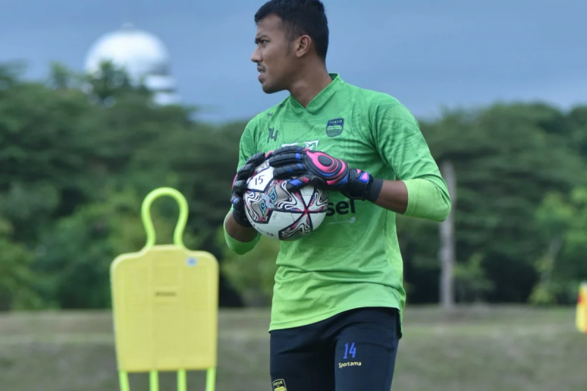 Kiper Persib Teja Pulang Kampung, Siap Bawa Persib Raih Poin Penting di Tanah Kelahiran