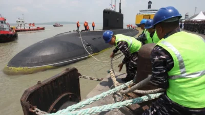 Kunjungan Kapal Selam Rusia di Tanjung Priok: Tawaran Modern ke TNI AL Mengguncang Pertahanan Laut Indonesia