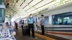 Lonjakan Penumpang: Dari Kereta Komuter ke Kabin Udara Inovatif, Tantangan dan Keselamatan di Jalur Darat