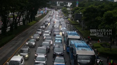 Macet Jakarta: Warga Curhat Hari Pertama Kerja, Solusi Transjabodetabek Jadi Harapan Baru