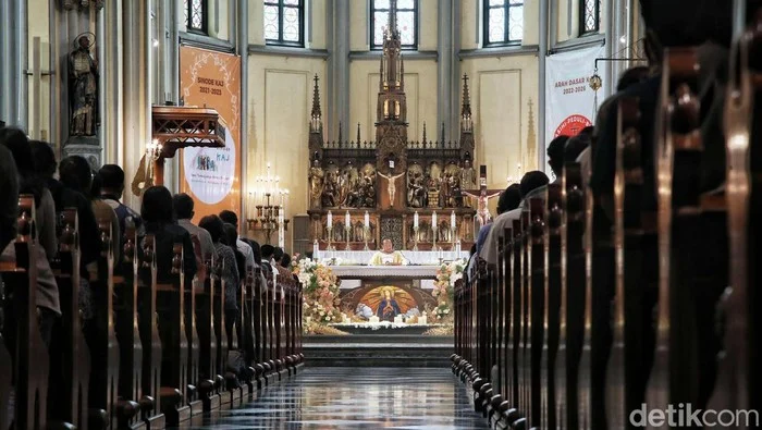Malam Paskah 2026: Ibadah Damai di Kyiv dan Refleksi Liturgi Global di Tengah Gejolak Politik