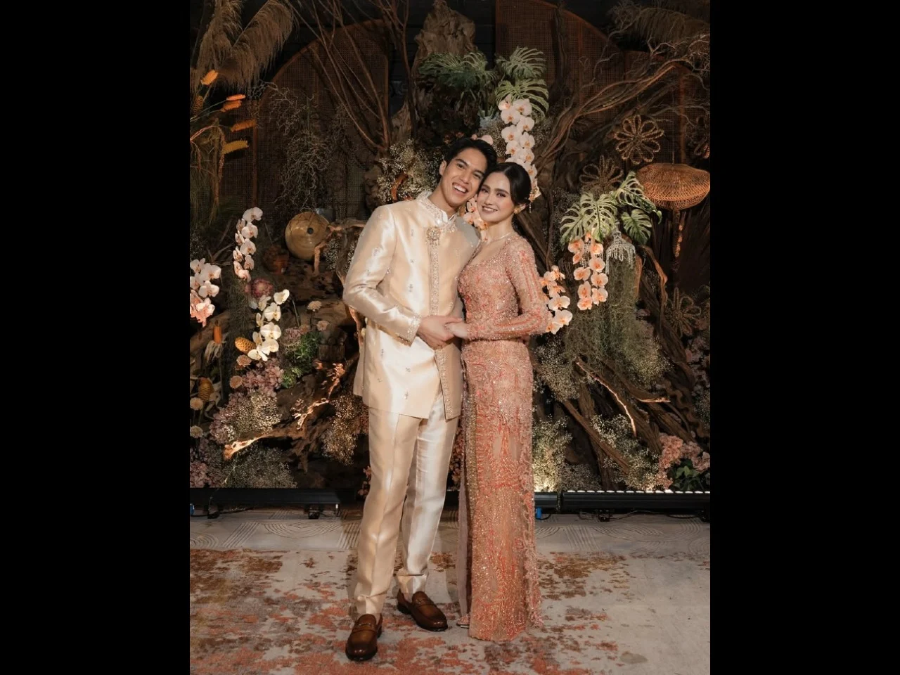 Mewah & Romantis: 7 Potret Prewedding Syifa Hadju & El Rumi di London dengan Perhiasan Cartier Bernilai Rp441 Juta