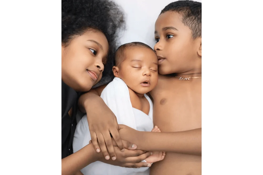 Momen Manis: 7 Foto Newborn Cley, Si Anak Ketiga Chacha Thakya & Ricky Perdana yang Bikin Hati Meleleh