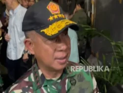 Panglima TNI Jenderal Agus Subiyanto Sampaikan Belasungkawa dan Penghargaan Terhadap Kapten Zulmi di Rumah Duka