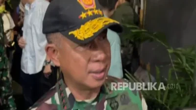 Panglima TNI Jenderal Agus Subiyanto Sampaikan Belasungkawa dan Penghargaan Terhadap Kapten Zulmi di Rumah Duka