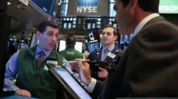 Pasar Global Gelisah Jelang Negosiasi AS-Iran, Wall Street Melemah