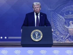 Paspor Amerika Serikat Edisi Khusus Tampil Wajah Donald Trump, Harga Minyak Melonjak di Tengah Ketegangan Iran