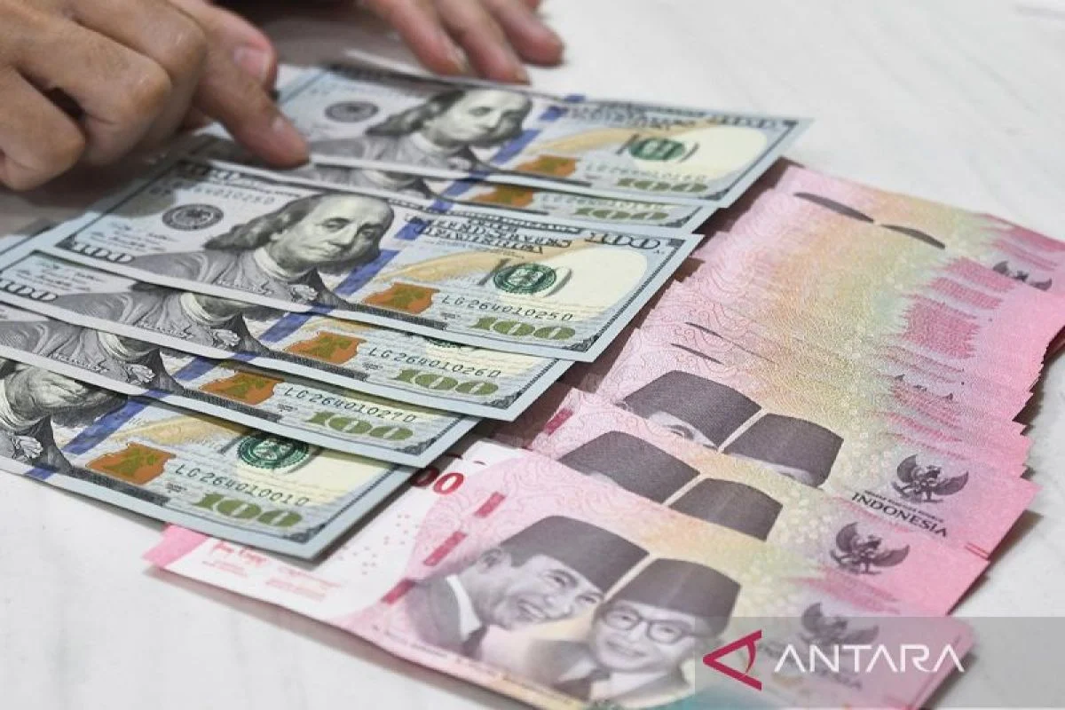 Pernyataan Donald Trump Dorong Rupiah Merosot ke Rp17.002