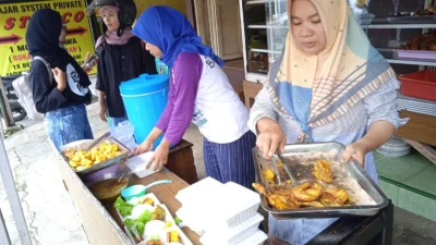 Plastik Meroket, Pedagang Makanan di Jakarta Timur Terjepit Antara Naikkan Harga atau Rugi Besar