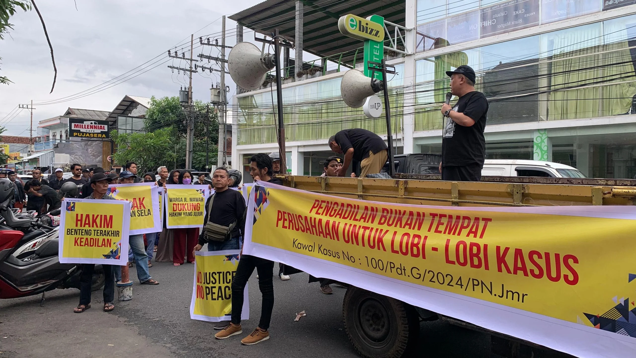 Polemik Lahan Tanah Abang: GRIB Jaya Bentak, KAI Tuntut, dan Warga Terpuruk dalam Praktik Parkir Liar