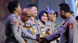 Polisi Humanis Bantu Azizah, Sahroni Sumbang Puluhan Juta Rupiah: Tindakan Empati yang Menginspirasi