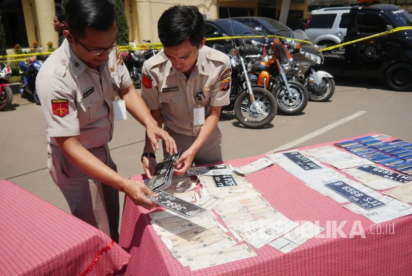 Praktik Jual-Beli STNK Only: OJK Peringatkan Konsumen Mobil