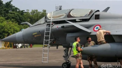 Prancis di Panggung Dunia: Dari Lapangan Sepakbola hingga Negosiasi Rafale yang Guncang