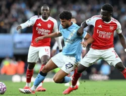 Puncak Persaingan Premier League: Arsenal Memimpin, Manchester City Mengejar, dan Dampak Champions League