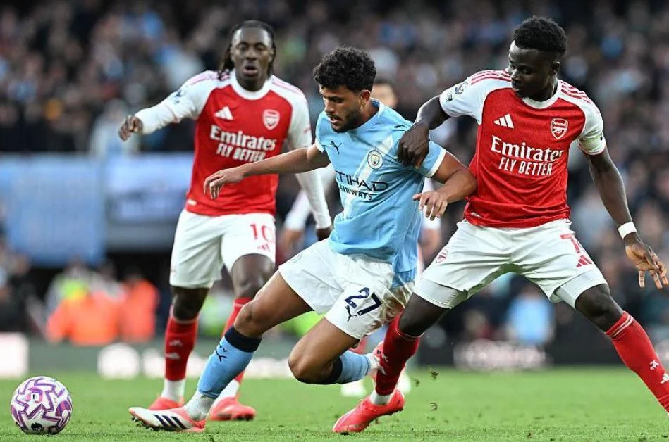 Puncak Persaingan Premier League: Arsenal Memimpin, Manchester City Mengejar, dan Dampak Champions League