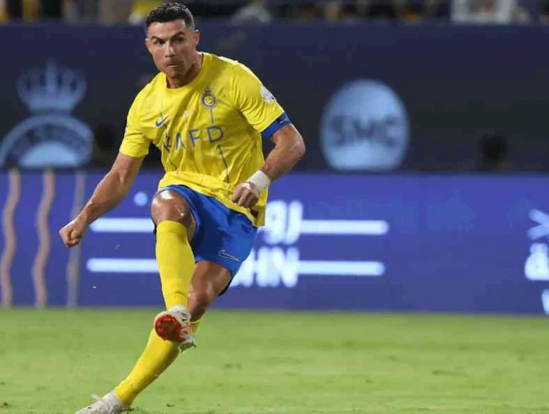 Rekor Memukau Ronaldo di Liga Arab Saudi: Dari Gol Bersejarah hingga Kontroversi di Lapangan
