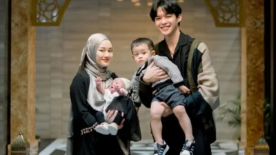 Rey Mbayang Ungkap 9 Potret Slow Living Bersama Dinda Hauw di Kebun, Sambil Lawan Psoriasis