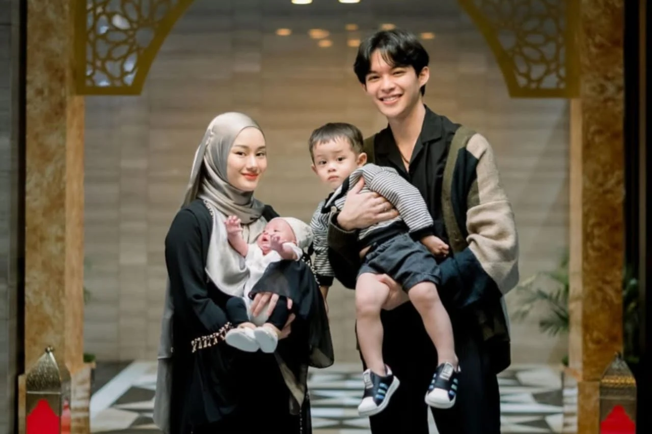 Rey Mbayang Ungkap 9 Potret Slow Living Bersama Dinda Hauw di Kebun, Sambil Lawan Psoriasis