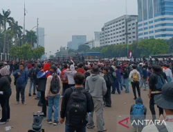 Ribuan Buruh Turun ke Jalan: Demo Pra‑Mayday di DPR dan Monas Mengguncang Lalu Lintas Jakarta
