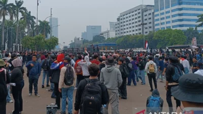 Ribuan Buruh Turun ke Jalan: Demo Pra‑Mayday di DPR dan Monas Mengguncang Lalu Lintas Jakarta