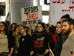 Ribuan Warga Anti-Perang Gertak Netanyahu: Tuntutan Mundur Menggema di Tel Aviv
