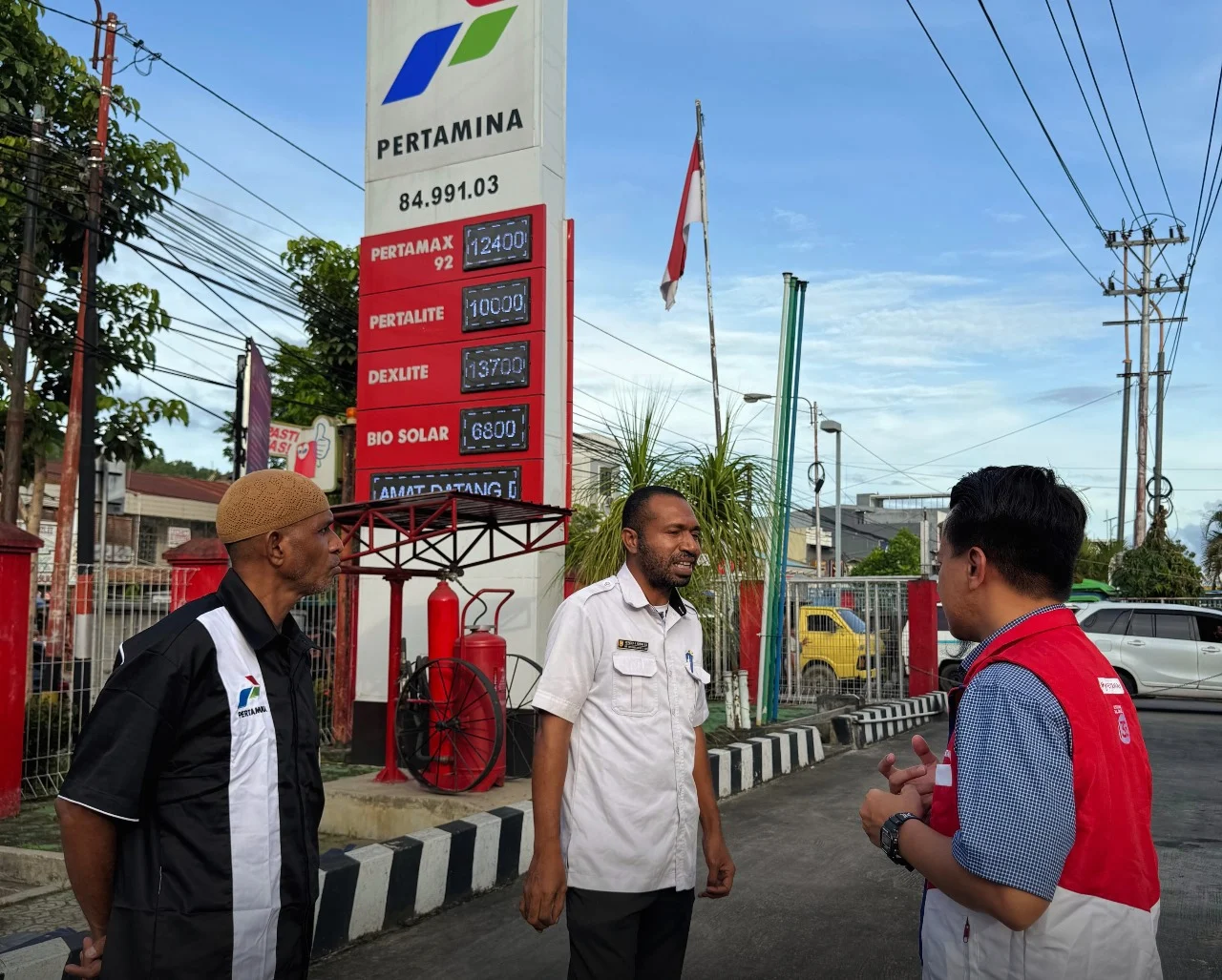 Ribuan Warga Antre BBM di Enrekang dan Kota Lain, Pertamina Tegaskan Stok Aman Meski Isu Kenaikan Harga Beredar