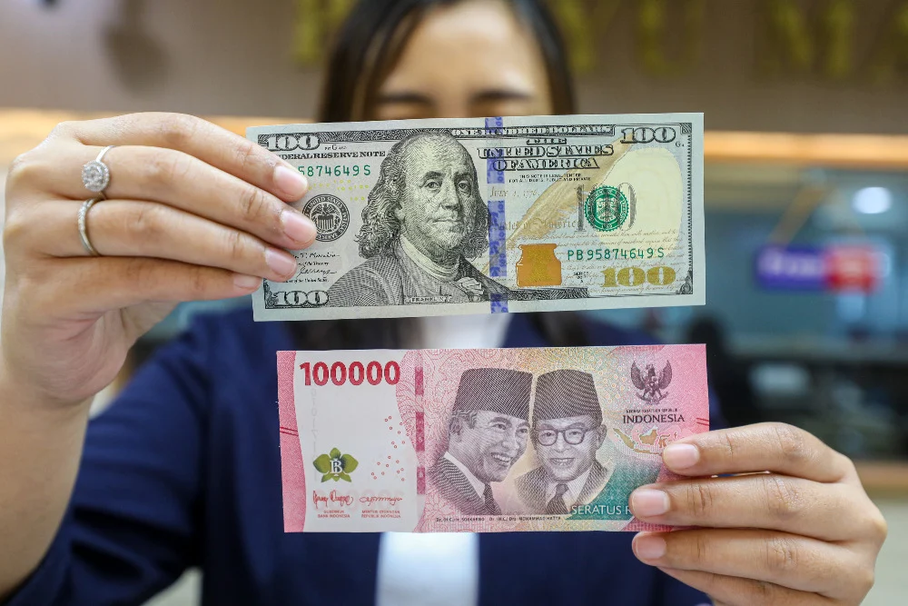 Rupiah Perkasa, Dolar AS Ditekan ke Level Rp17.168