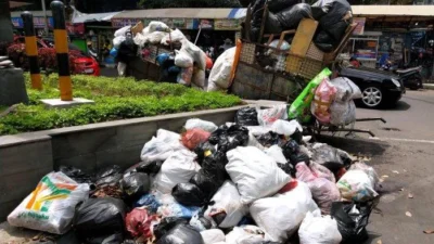 Sampah Menumpuk Lagi Pasca-Lebaran: Legislator DKI Tekan Pemerintah Perbaiki Sistem Pengelolaan!