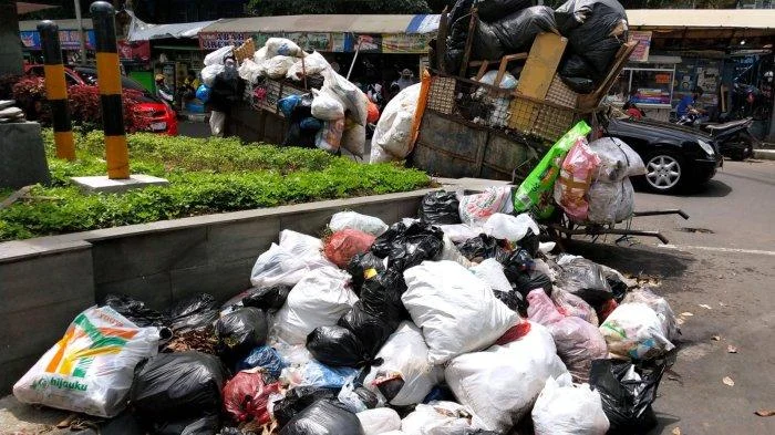 Sampah Menumpuk Lagi Pasca-Lebaran: Legislator DKI Tekan Pemerintah Perbaiki Sistem Pengelolaan!