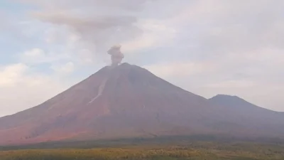 Semeru Meletus Tujuh Kali dalam Satu Hari, Kolom Abu Mencapai 1,1 km – Ancaman Besar di Jawa Timur