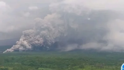 Semeru Meningkat! Empat Erupsi Beruntun, Awan Panas Menyentuh 3,5 km, PVMBG Keluarkan Peringatan Keras