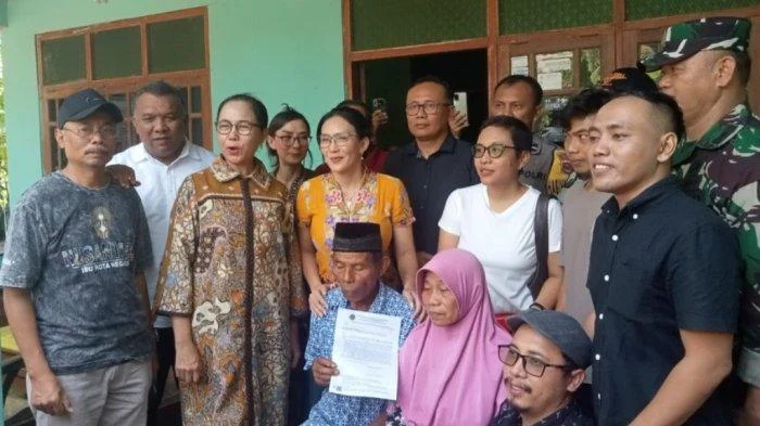 Sertifikat Tanah Kembali ke Tangan Mbah Tupon: Transformasi Hidup Petani Perempuan di Blitar