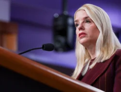 Skandal Pam Bondi: Dari Potret Sampah hingga Pemecatan di Puncak DOJ