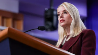 Skandal Pam Bondi: Dari Potret Sampah hingga Pemecatan di Puncak DOJ