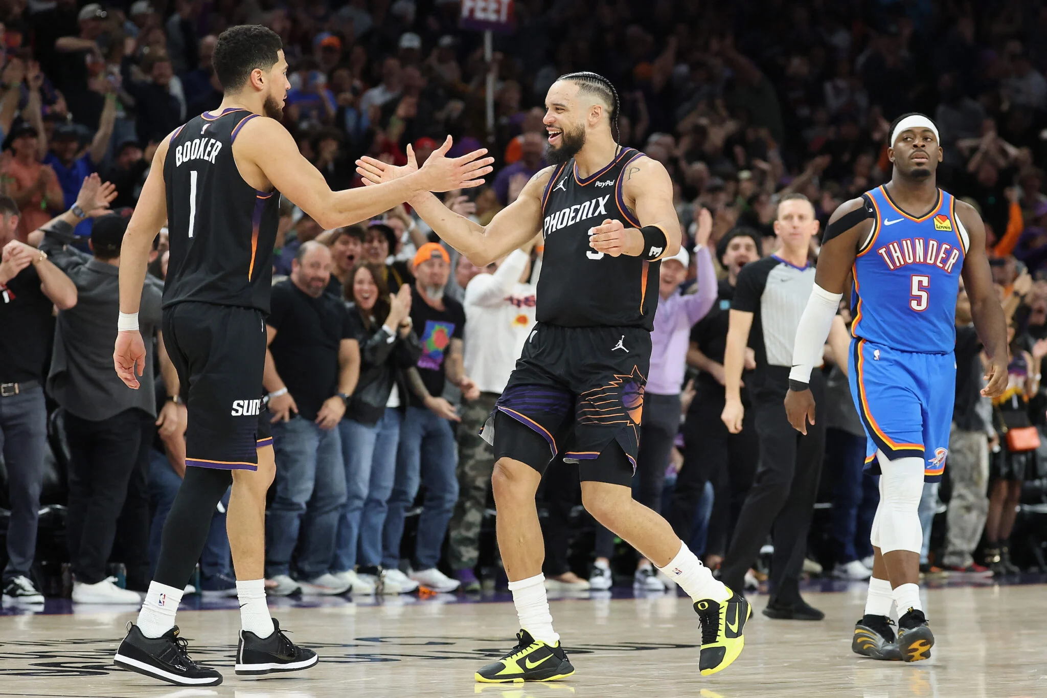 Suns vs Thunder: Kejang-kejang di Game 2 Bikin Suns Terpuruk, Booker Meledak & Williams Cedera