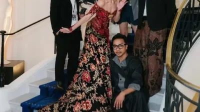 Tedak Siten Andrew: Momen Manis Erika Carlina Bersama Gala, Cinta Laura, dan Souvenir Unik yang Viral