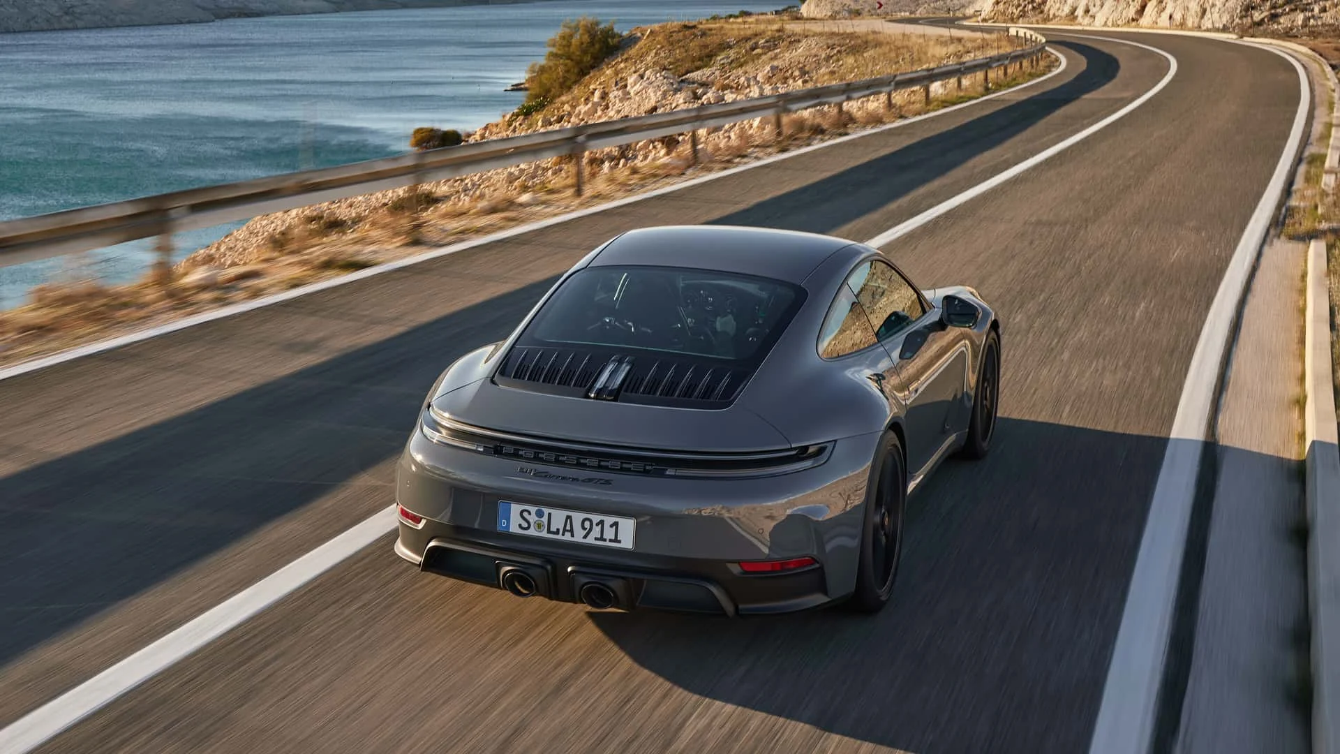 Terungkap! Bagaimana Teknologi 911 dan Porsche 911 Mengubah Keamanan dan Kecepatan di Era Modern
