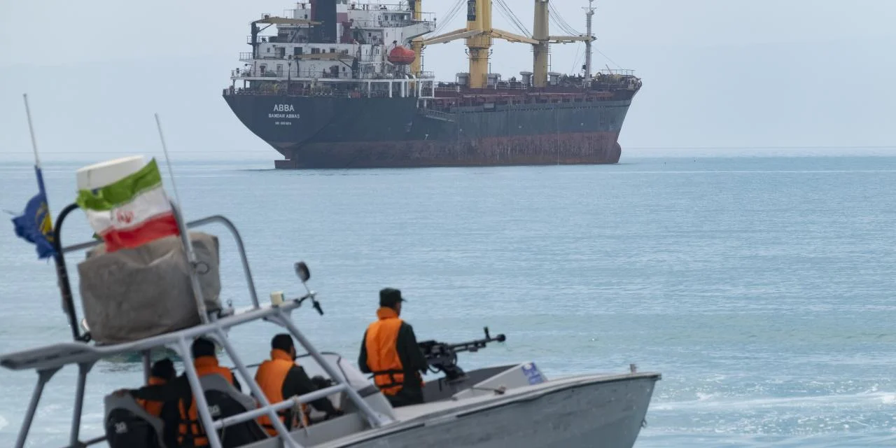 Tiga Kapal China Sukses Lewati Blokade Selat Hormuz: Kebangkitan Jalur Laut di Tengah Ketegangan Amerika-Iran