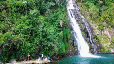 Tragedi Danau Toba: Mahasiswa Unika Tiba‑tiba Tenggelam Saat Berenang di Air Terjun Situmurun