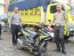 Truk TNI AD Tabrak Motor di Kalideres, Sopir Diperiksa dan Korban Diberi Santunan