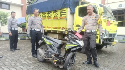 Truk TNI AD Tabrak Motor di Kalideres, Sopir Diperiksa dan Korban Diberi Santunan