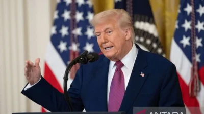 Trump Ancaman Serang Infrastruktur Iran Jika Selat Hormuz Tetap Tertutup: Eskalasi Ketegangan Global