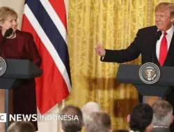 Trump Tolak Minta Maaf ke Paus Leo XIV, Sementara Gambar AI Memicu Kontroversi Global