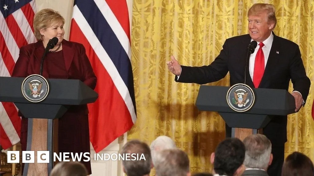 Trump Tolak Minta Maaf ke Paus Leo XIV, Sementara Gambar AI Memicu Kontroversi Global