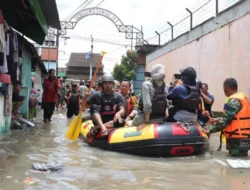 Warga Sukoharjo Buang Kasur & Perabot Usai Banjir Oli, PO SAN Janjikan Kompensasi Besar