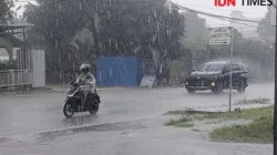 Waspada Cuaca Ekstrem April 2026: 2 Juta Sambaran Petir dan 111 Gempa Guncang Jawa Barat